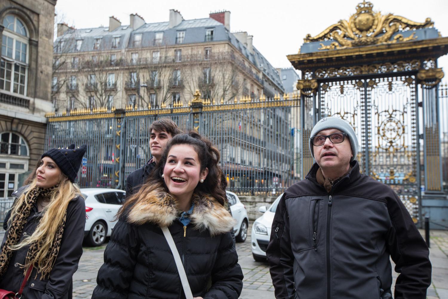 <a href='http://jigs.ngskmc-eis.net'>全球十大赌钱排行app</a>学院法语教授Pascal Rollet带领学生们到巴黎游学.